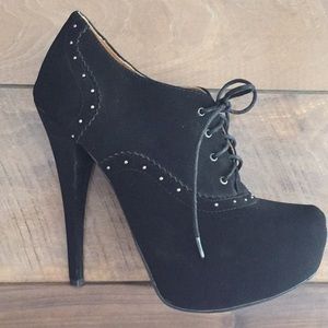 Platform heels studded booties with laces
